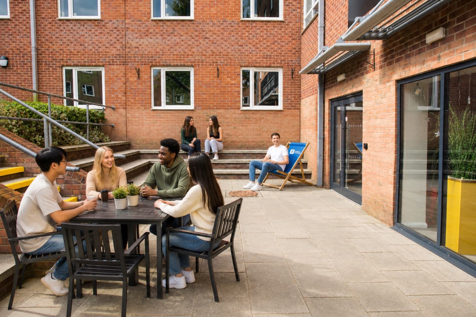Broadgate Park: courtyard